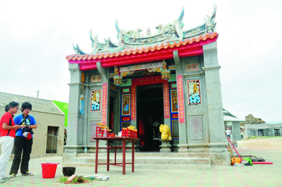 島上的王爺廟是人們的心靈寄託／海管處 提供