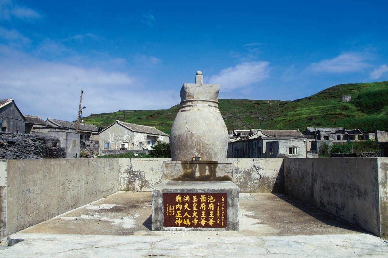 alt-061719_造型古樸如瓶--池府塔