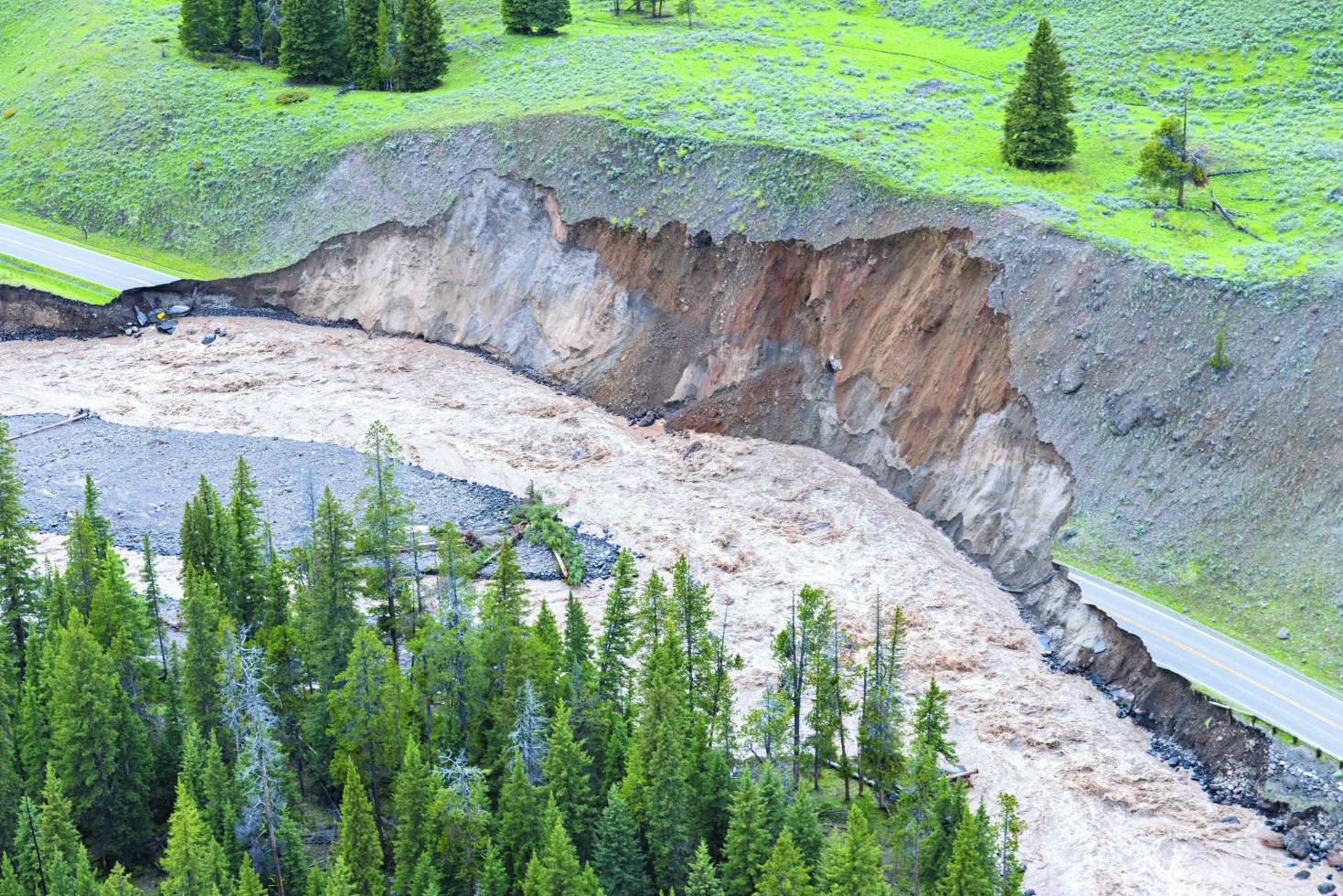 2022年黃石公園多處道路遭到暴漲的河水沖毀，讓人感受到氣候變遷的影響迫在眉睫