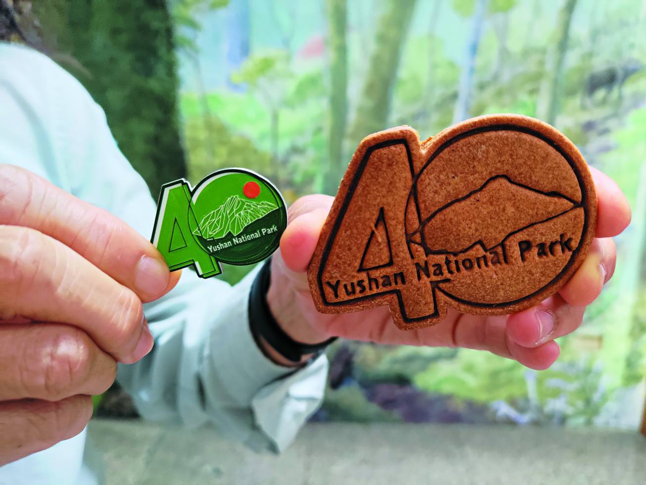 玉管處為40週年處慶特別設計徽章與餅乾／楊越涵 攝 