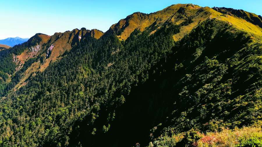 合歡山的變遷投射出臺灣命運的縮影（圖為合歡山主峰南側）