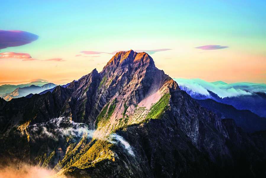 北回之巔不只強調山岳的高度，更包含地形變化帶來的生物多樣性／Melody 提 供（ Adobe Stock）