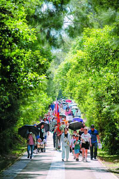 舉辦「老兵帶小兵齊步走」軍事體驗活動(蔡承璋 攝)