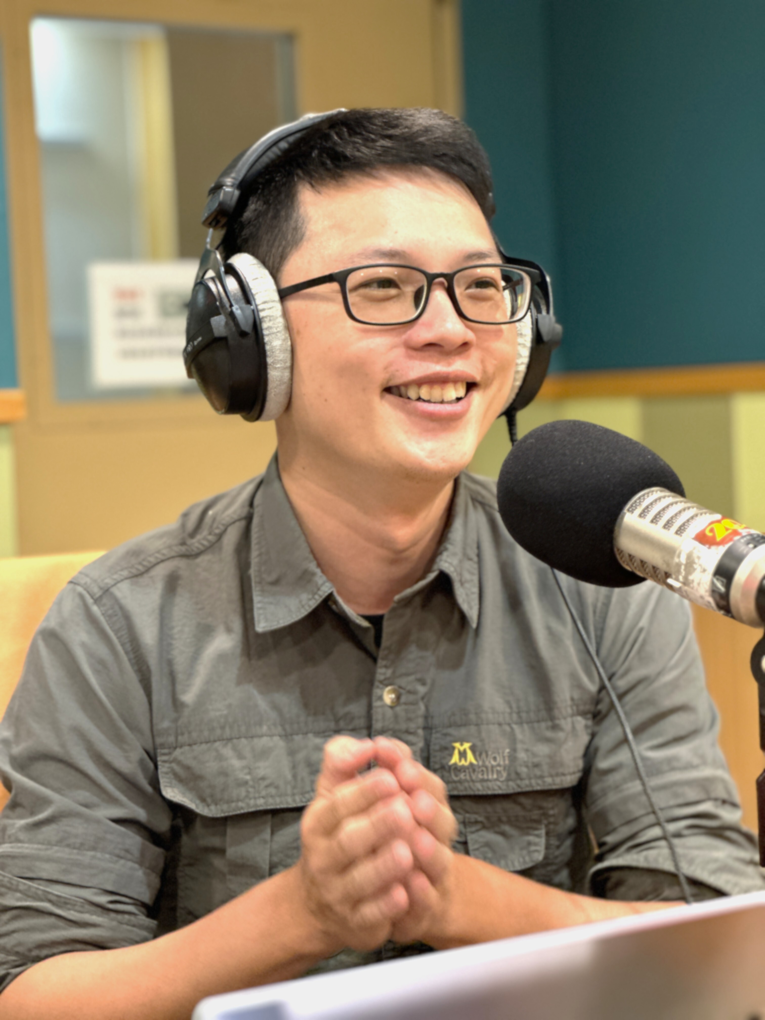 環境友善種子股份有限公司南區營運部副部長 林柏源。
在台江漁村土生土長，參加了友種與台管處共同舉辦的環境教育活動後深受感動，成為環境教育教師，透過涵蓋自然生態、人文歷史、環境行動的環教課程，帶更多人認識這塊土地，現為友種南區營運部副部長。