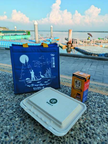 使用當地食材的風味餐