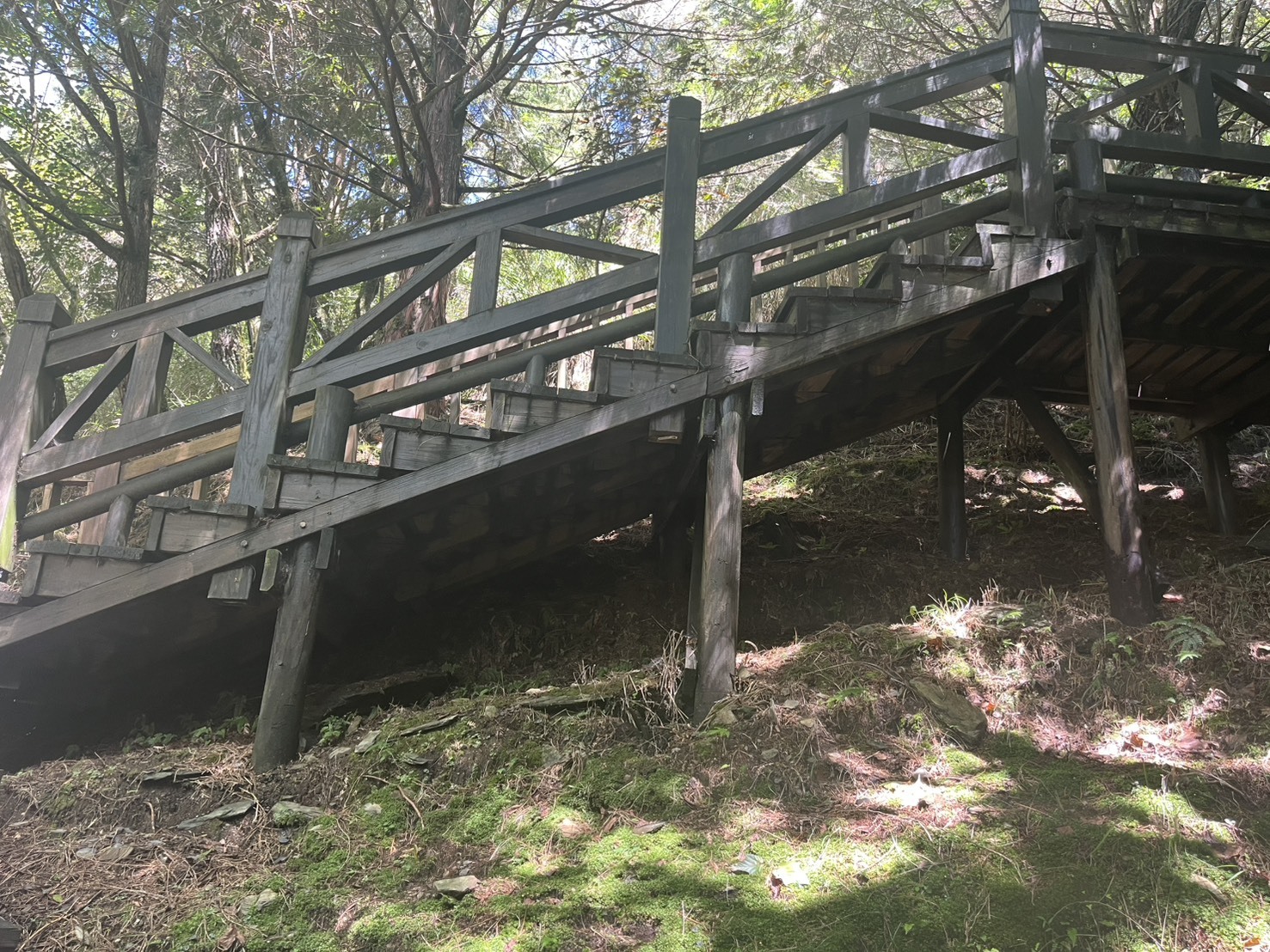 雲霧步道第四期整修工程基礎梁柱現況