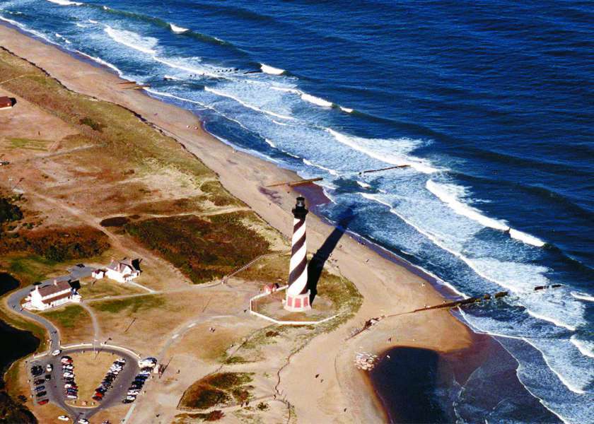 哈特勒斯角燈塔1999年搬遷前空照圖