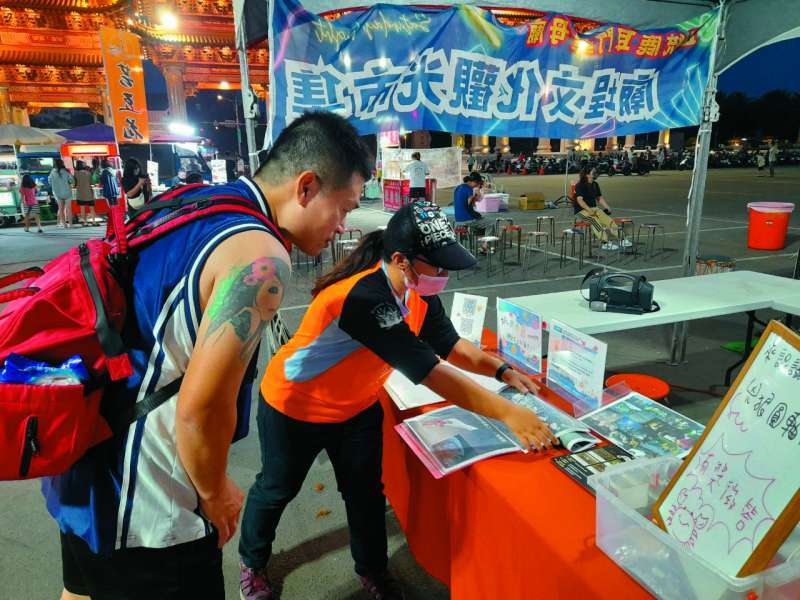 於土城聖母廟夜市設攤宣導／社團法人台灣濕地保護聯盟 提供