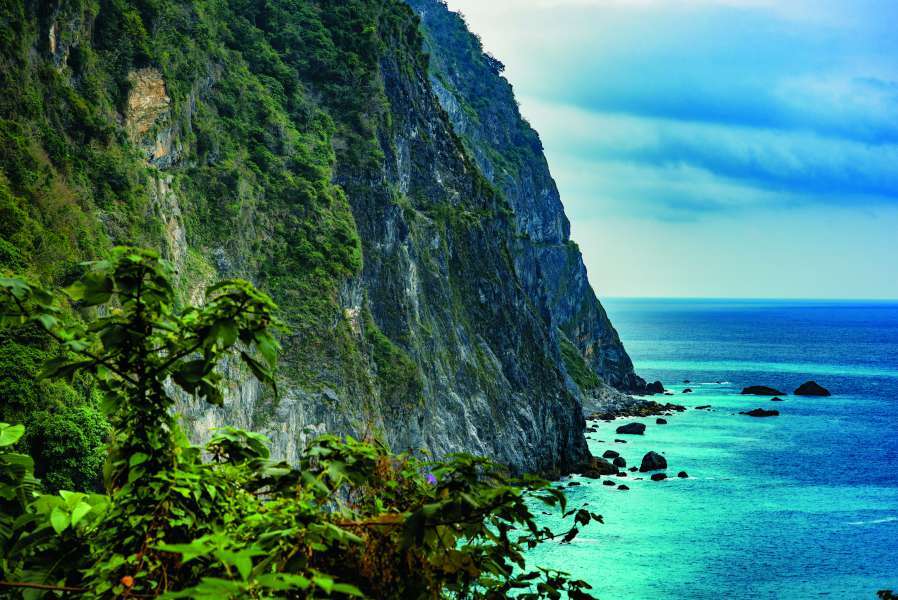 東部斷層岩岸，是世界上少見的岩岸地景