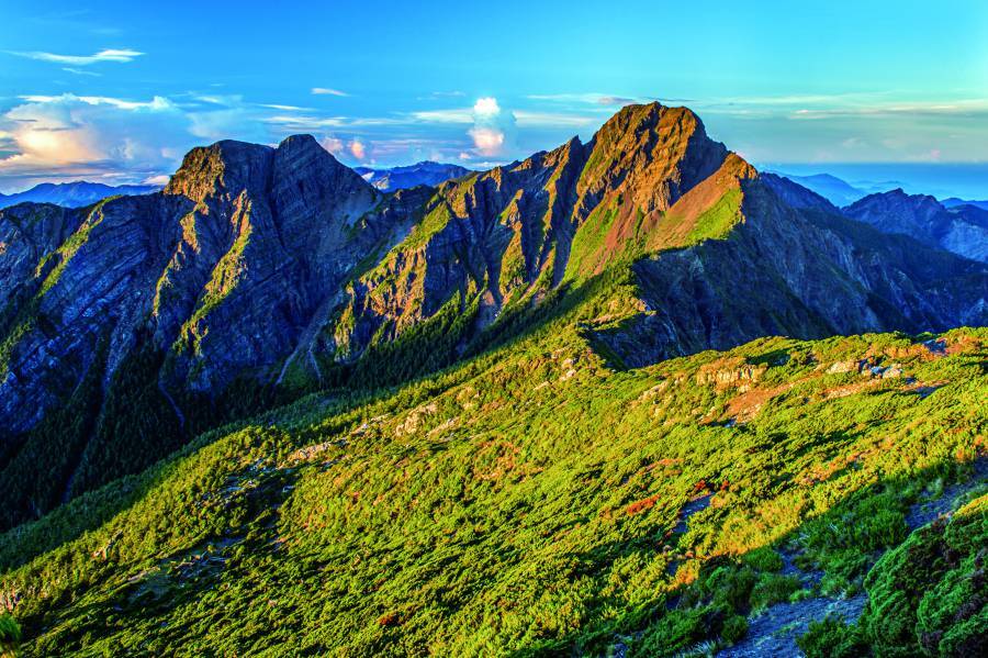 The breathtaking and imperial grandeur of Yushan.