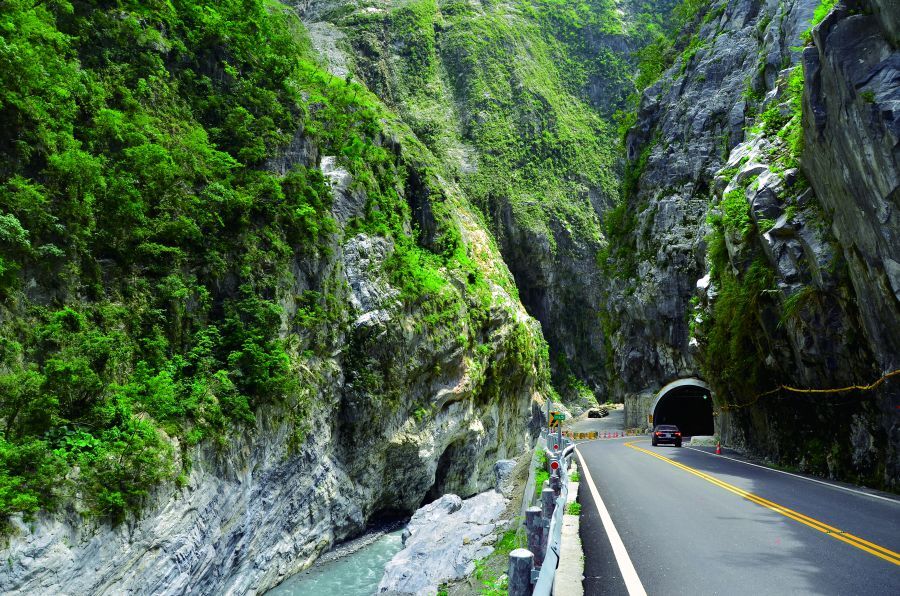 開車進入峽谷，便需理解風險已伴隨左右